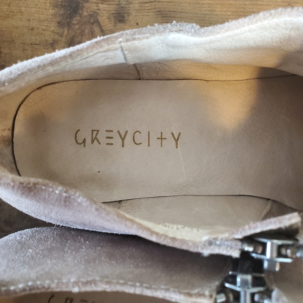 Grey City Suede Western Style Booties - Picture 4 of 6